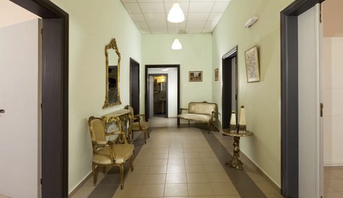 House, 6 Bedrooms