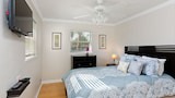Family House, 3 Bedrooms, Accessible, Pool Access