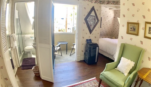 Room, 1 Queen Bed, Private Bathroom (Balcony Room)