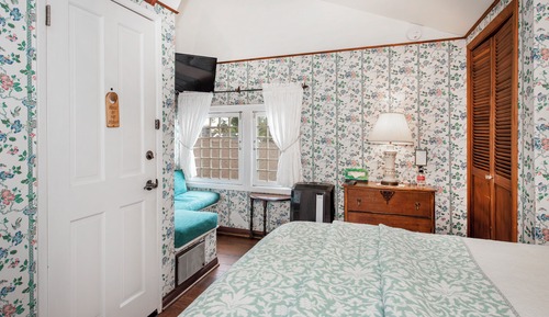Room, Private Bathroom (Wedgwood Room)