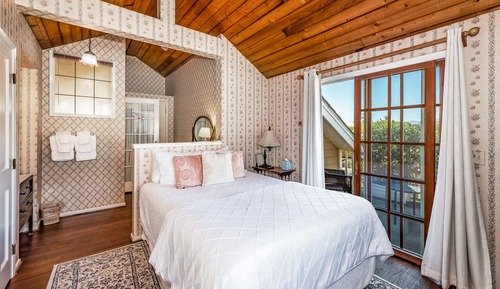 Room, Private Bathroom (Susan Loft)
