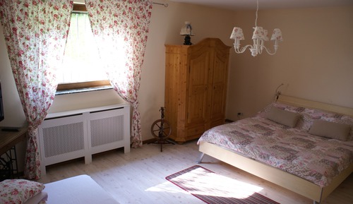 Romantic Apartment, 1 Bedroom, Garden Area (including 45 Euro cleaning fee)