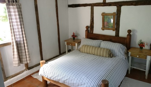 Family Cabin, 3 Bedrooms, Fireplace, Mountainside