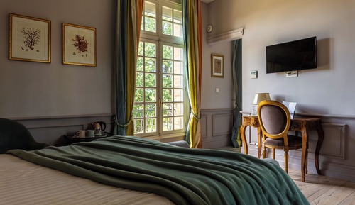 Comfort Room, 1 Queen Bed, Connecting Rooms, Garden View (Maria)