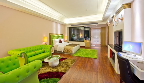 Deluxe Business Suite