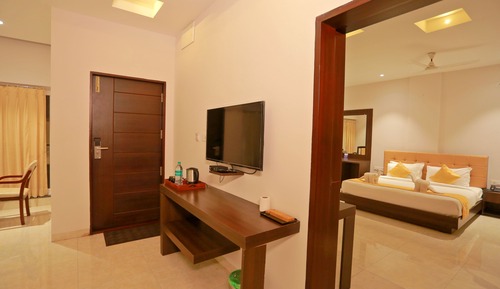 Interconnected Junior Suite Non A/C