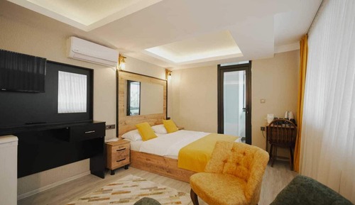 Business Quadruple Room