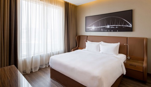 Suite, 1 Bedroom (Canal View Lounge Access)
