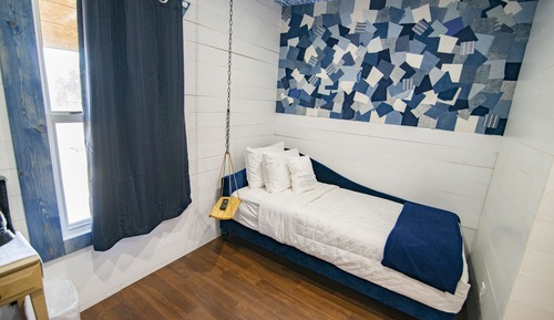 Signature Room, 1 Twin Bed