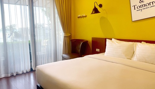 Deluxe Room with Pool View