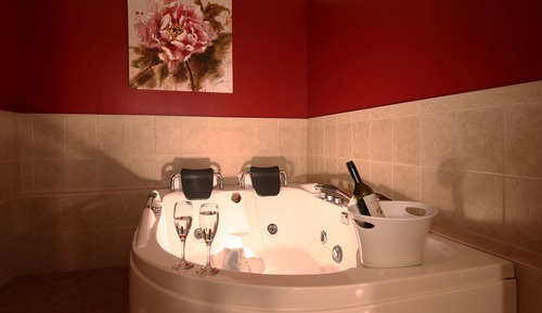 Honeymoon Suite
