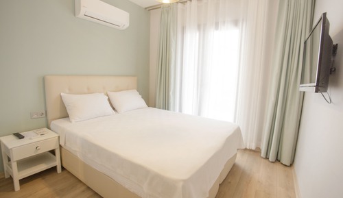 Standard Double Room, Partial Sea View