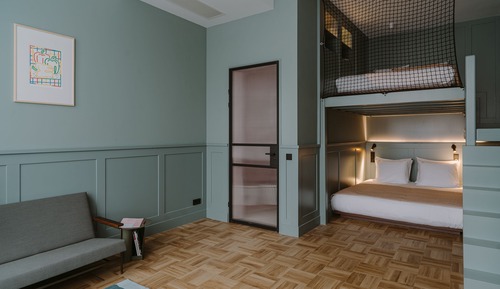 Design Quadruple Room
