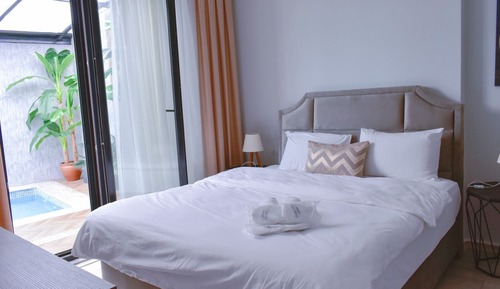 Honeymoon Suite with Private Pool