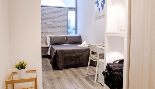 Single Room, Private Bathroom