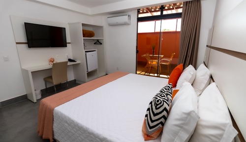 Deluxe Suite, Jetted Tub