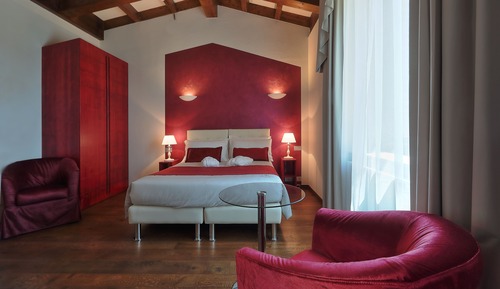 Romantic Suite, 1 Queen Bed, Non Smoking, Hill View