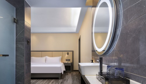 Deluxe Family Suite