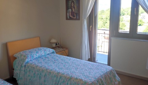 Room, 2 Twin Beds, Shared Bathroom