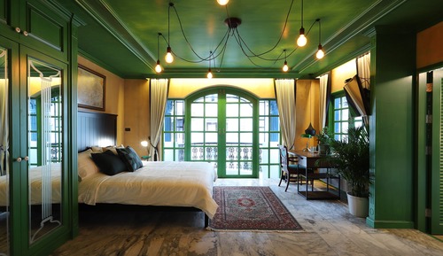 Deluxe Double Room, Bathtub