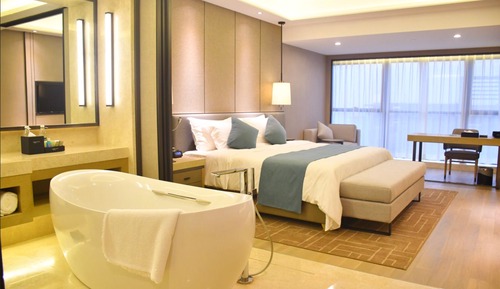 Deluxe Room, 1 King Bed, Smoking