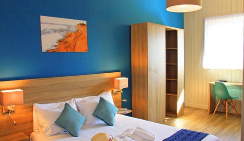 2 bedroom accommodation for 3 people
