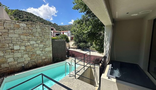 Cozy Room Balcony Private Pool Hot Tub - Disability Bathroom