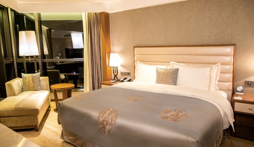 Deluxe Suite