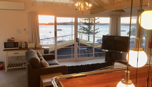 Premium Suite, 1 Bedroom, Sea View - Upper Level (1 Queen and 2 Single Beds)	
