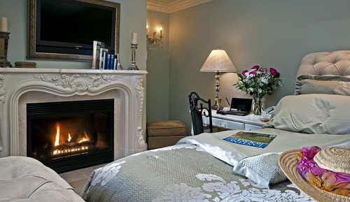 Luxury Suite, 1 King Bed, Jetted Tub, River View (Italian Decor)