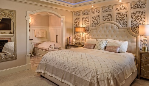 Luxury Suite, 1 King Bed, Jetted Tub, Courtyard View (Dubai Decor)