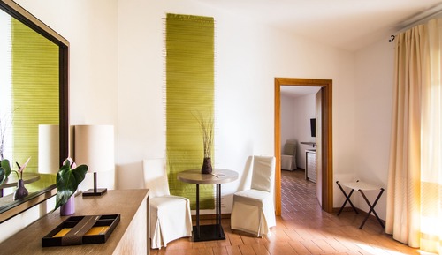 Suite, Pool View