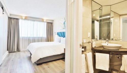Executive Apartment, Pool View