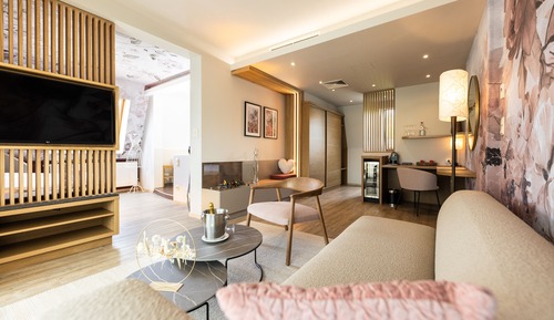 Romantic Suite (Rose)