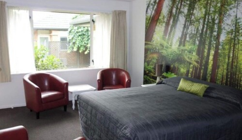 One Bedroom Queen Unit