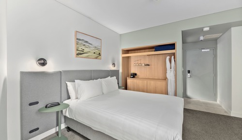 Standard Queen Room
