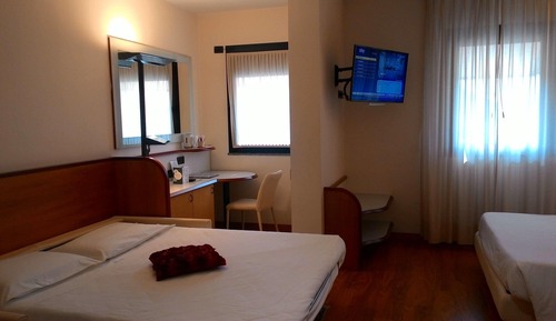 Family Room, 1 King Bed (with Sofabed)