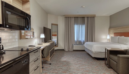 Suite, 1 Queen Bed, Accessible (Comm, Mobil Tub)