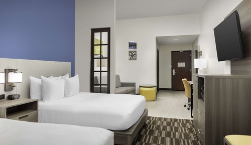 Suite, Non Smoking (Room towards Road, Near elevator)