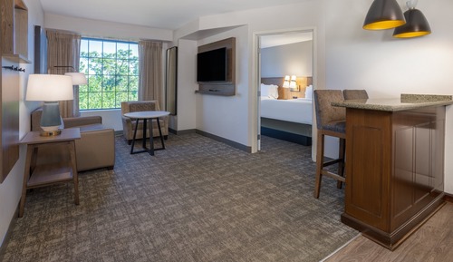 Suite, 2 Bedrooms, Kitchen (& Sofa Bed)
