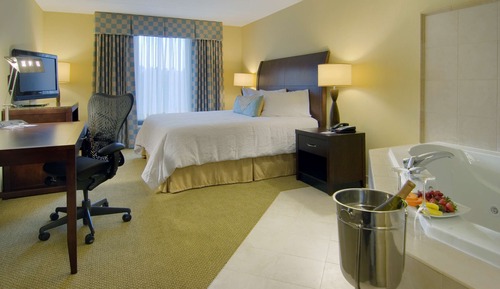 King Evolution Whirlpool Room