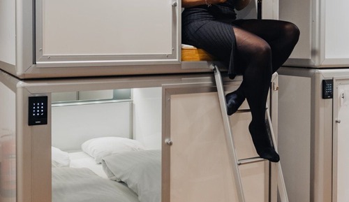Double bed in private Capsule (2 pax) - Upper level
