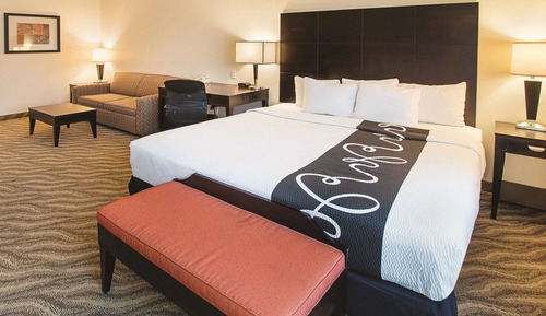 Deluxe Room, 1 King Bed, Accessible, Non Smoking (Mobility/Hearing, Tub w/ Grab Bars)