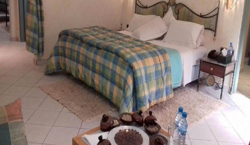 Suite, 1 King Bed, Garden View
