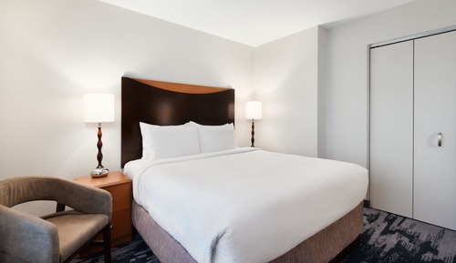Room, 1 King Bed, Non Smoking (Hearing Accessible)