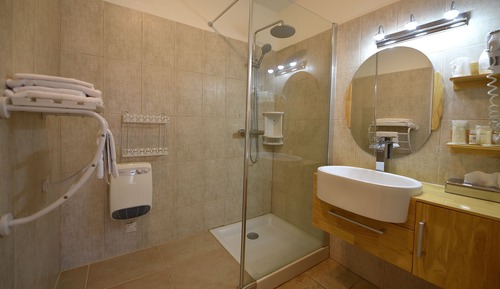 Suite 2 separate bedrooms with balcony