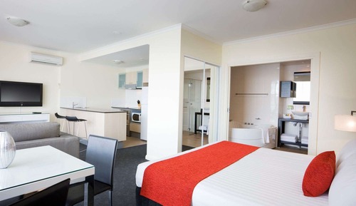 Deluxe Studio, Jetted Tub, Mountain View