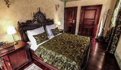 Room (Deluxe King 207)