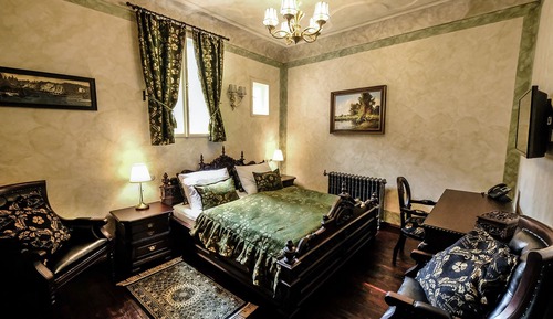 Room (Deluxe King 111)