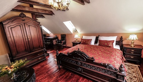 Room (Deluxe King 206)